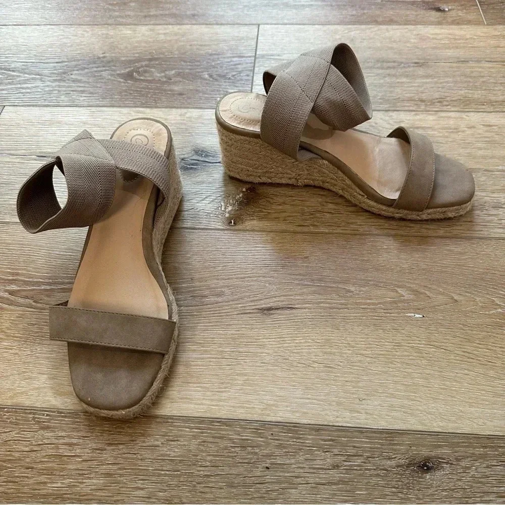 C Comfort Women's Neutral Tan/ Tauge Slip-On with Ankle Strap Wedges Size 8M GUC